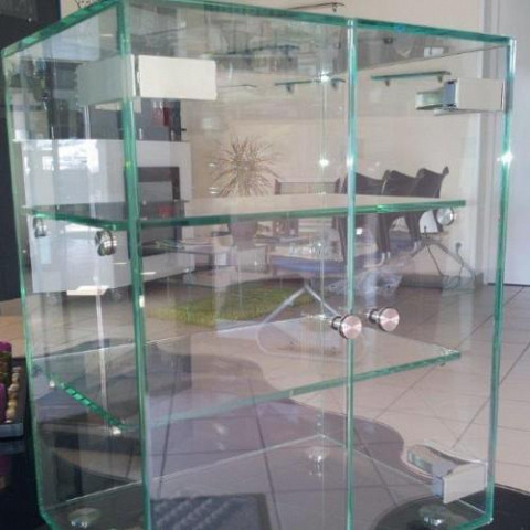 Verres collés aux UV