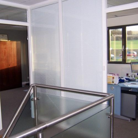 Vitrage isolant avec store intégré