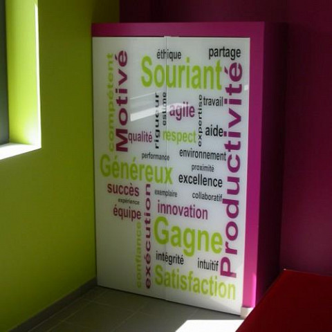 Verre de couleur : verre serigraphié et impression numérique