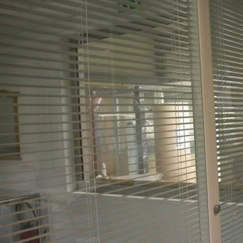 Vitrage isolant avec store intégré