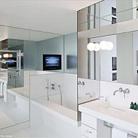 "Miroir, joli Miroir..."