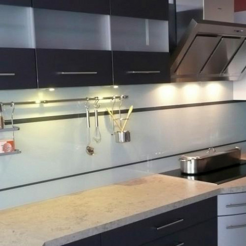 "FICHE DECO/CONSEIL : la crédence en verre"